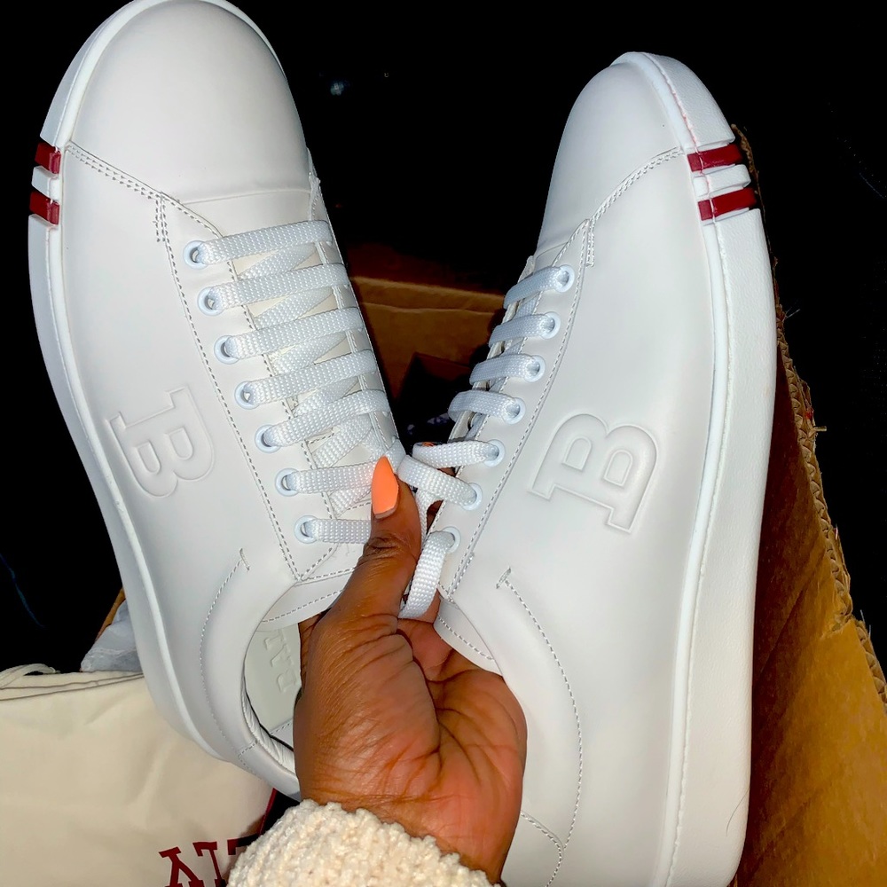 white with burgundy strip, Size 10  but actually runs big more like, Size 11